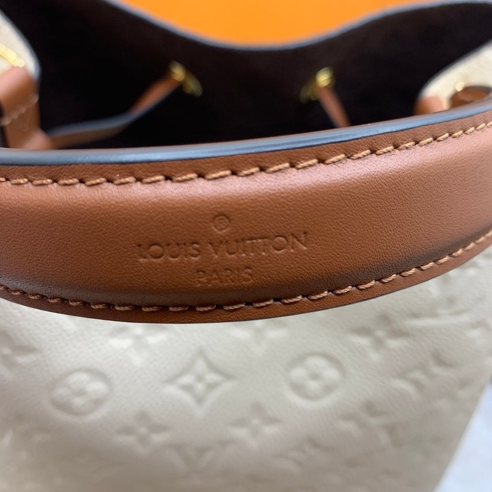 āSOLDā Louis Vuitton Empreinte Cream Neonoe MM bag - Picture 4 of 16